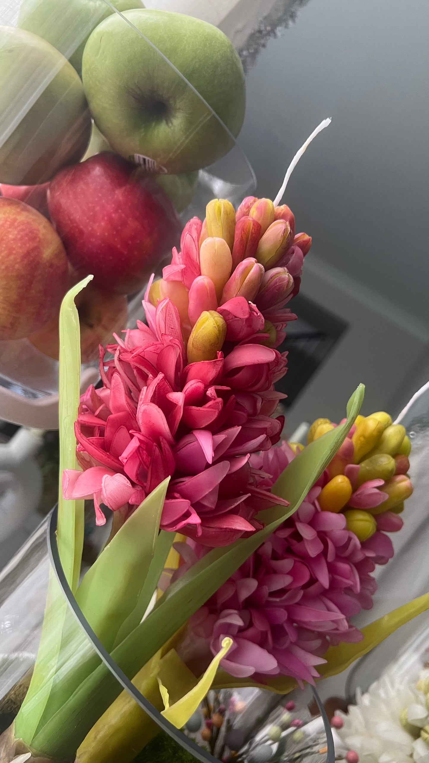 Side view of red & pink Hyacinth Flower Candle with "champagne & Strawberry" fragrance and cotton wick, containing 420 grams of beez wax and offering 10 hours of burn time.