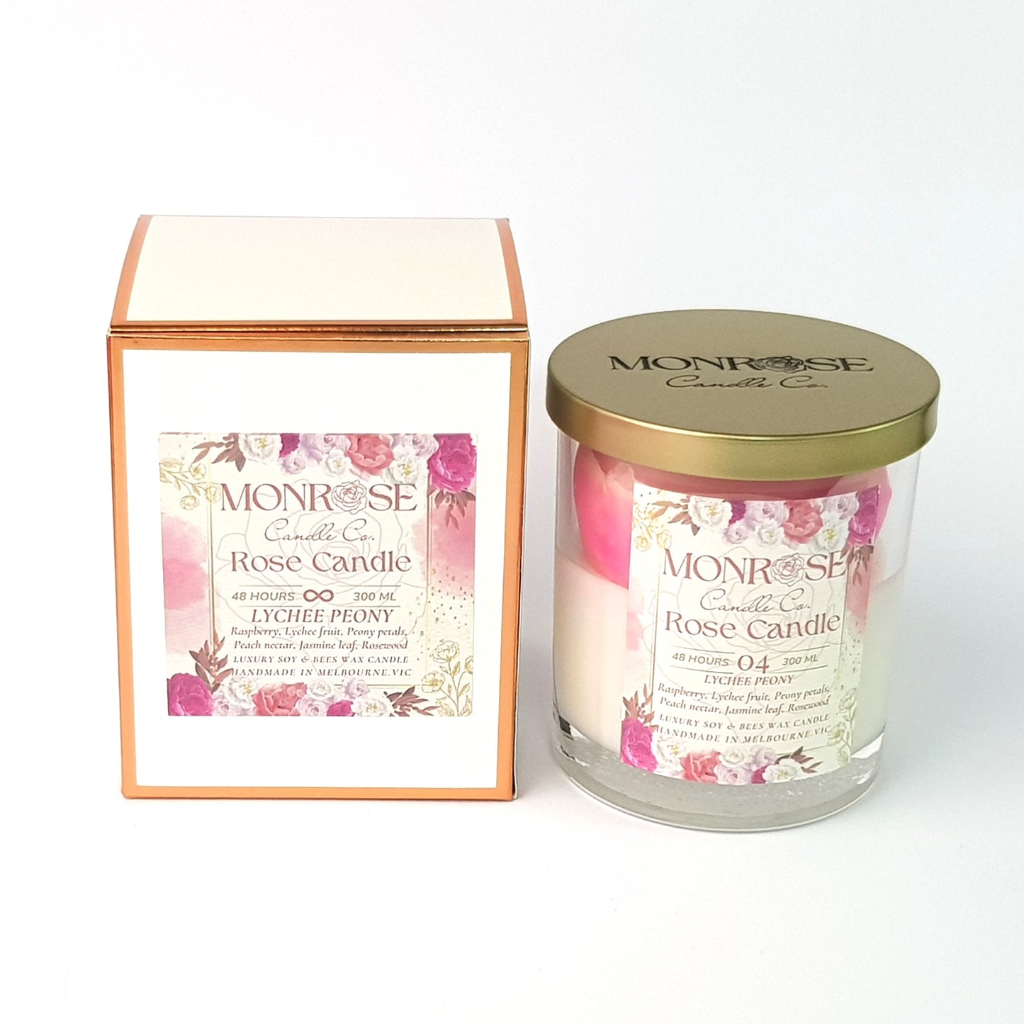 Front view of a rose candle in a clear jar with "Lychee Peony" fragrance and a cotton wick as number 04, containing 250 grams of bees & soy wax and offering 48 hours of burn time.