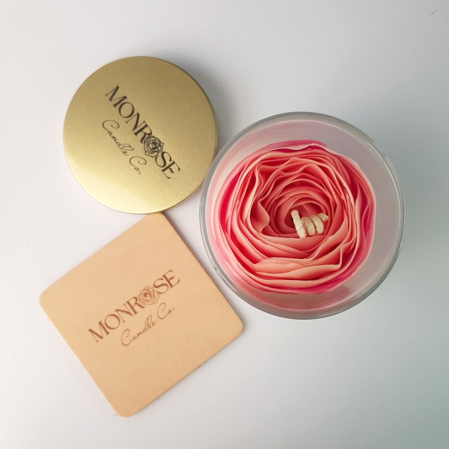 Top view of a Rose Candle No.4 in a clear jar with "Lychee Peony" fragrance and a cotton wick, containing 250 grams of bees & soy wax and offering 48 hours of burn time.