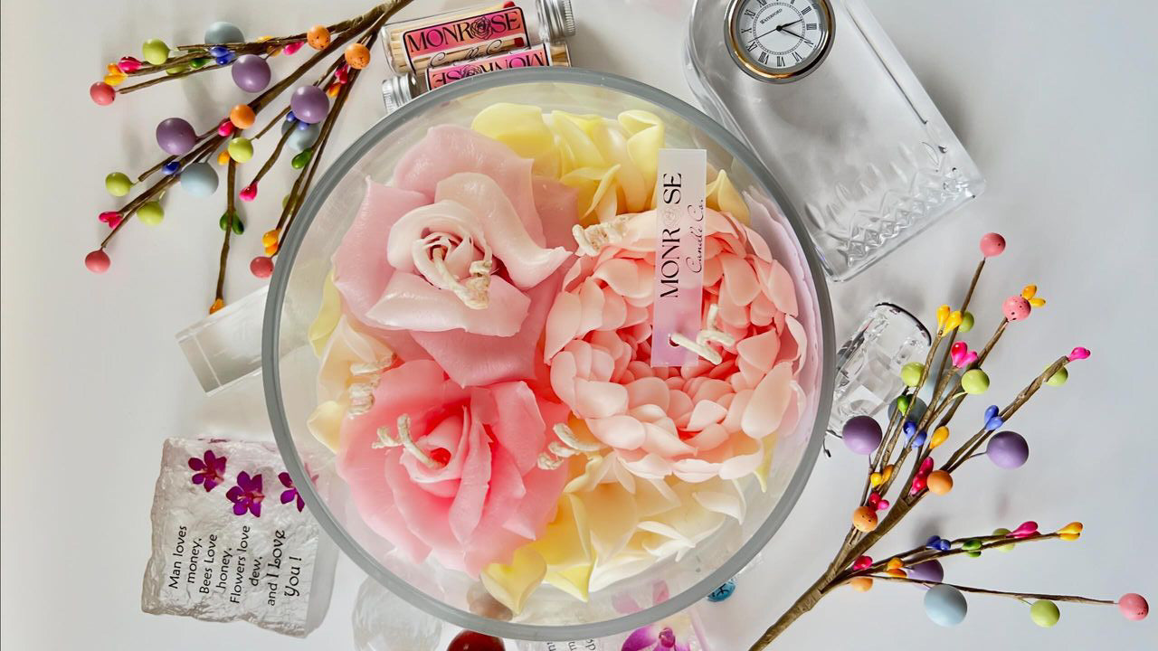 "Top view of a large bowl rose candle with "1 million" fragrance and 6 cotton wick, containing 850 grams of soy wax and offering  145 hours of burn time."