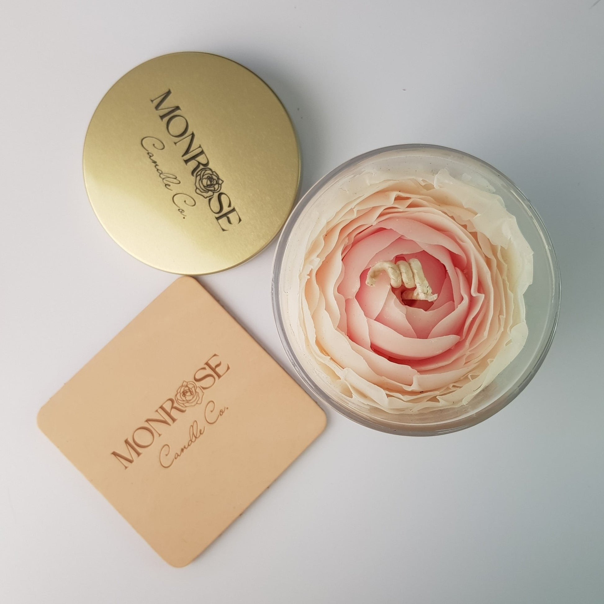 Top view of a Rose Candle No.9 in a clear jar with "Champagne & strawberries" fragrance and cotton wick, containing 365 grams of soy wax and offering 56 hours of burn time.