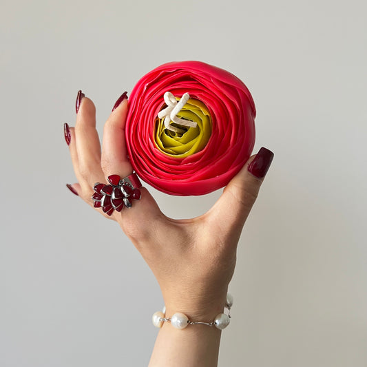 Top view of English Rose Floating Candle, No.2.  with "Champagne & strawberries" fragrance and cotton wick, containing 145 grams of soy wax and offering 10 hours of burn time.