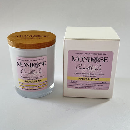 Front view of a white jar candle with "French pear" fragrance and a cotton wick, containing 185 grams of soy wax and offering 33 hours of burn time.