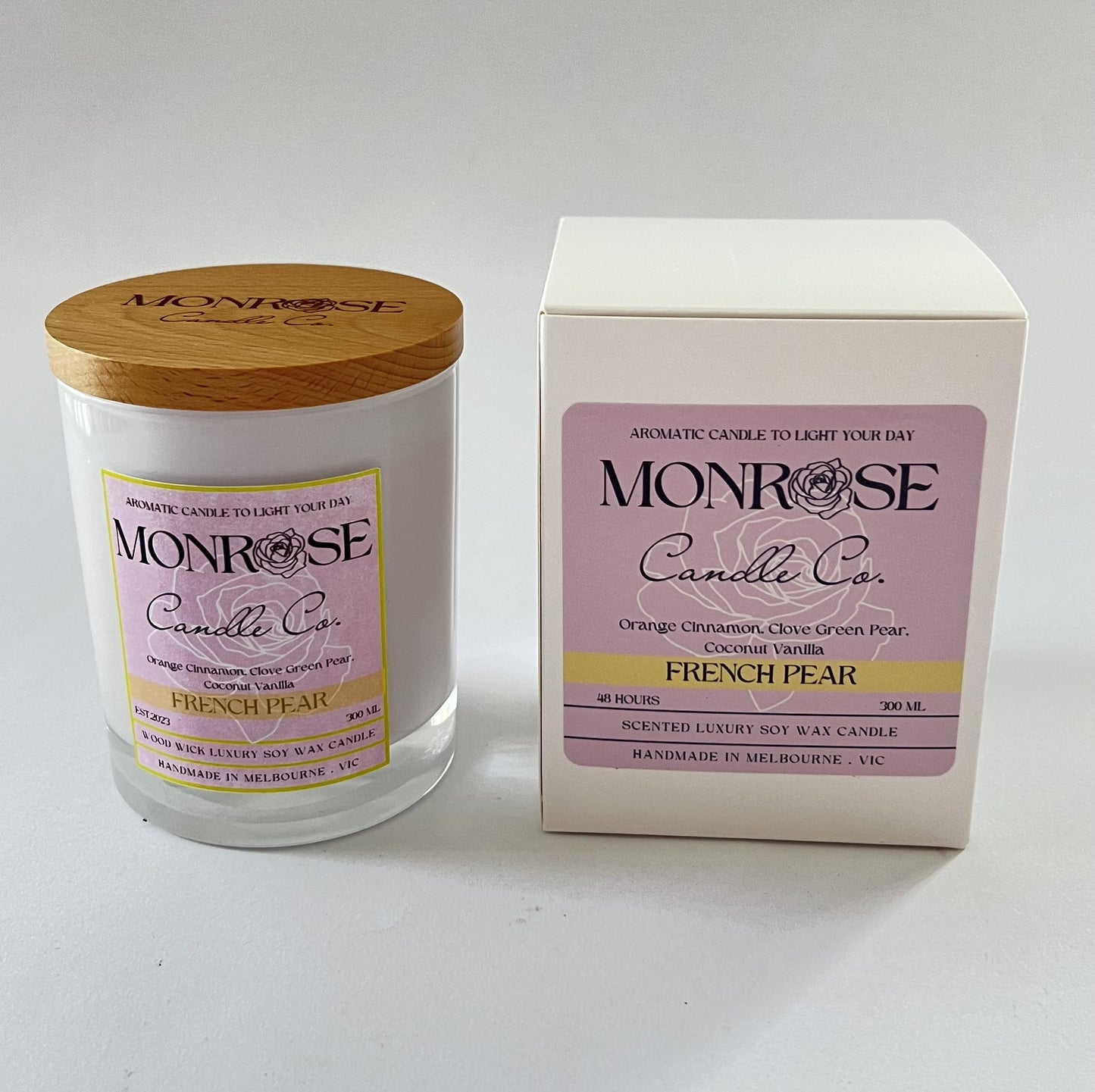 Front view of a white jar candle with "French pear" fragrance and double cotton wicks, containing 265 grams of soy wax and offering 48 hours of burn time.