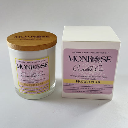 Front view of a black jar candle with "French pear" fragrance and double cotton wicks, containing 385 grams of soy wax and offering 63 hours of burn time.