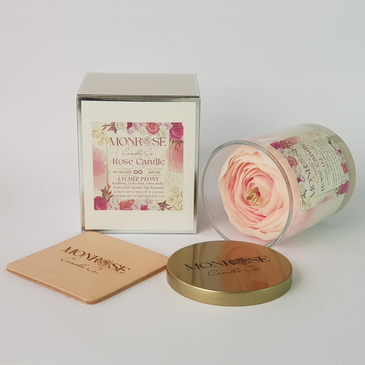 Side view of a Rose Candle No.1 in a clear jar with "Lychee Peony" fragrance and a cotton wick, containing 365 grams of bees & soy wax and offering 56 hours of burn time.