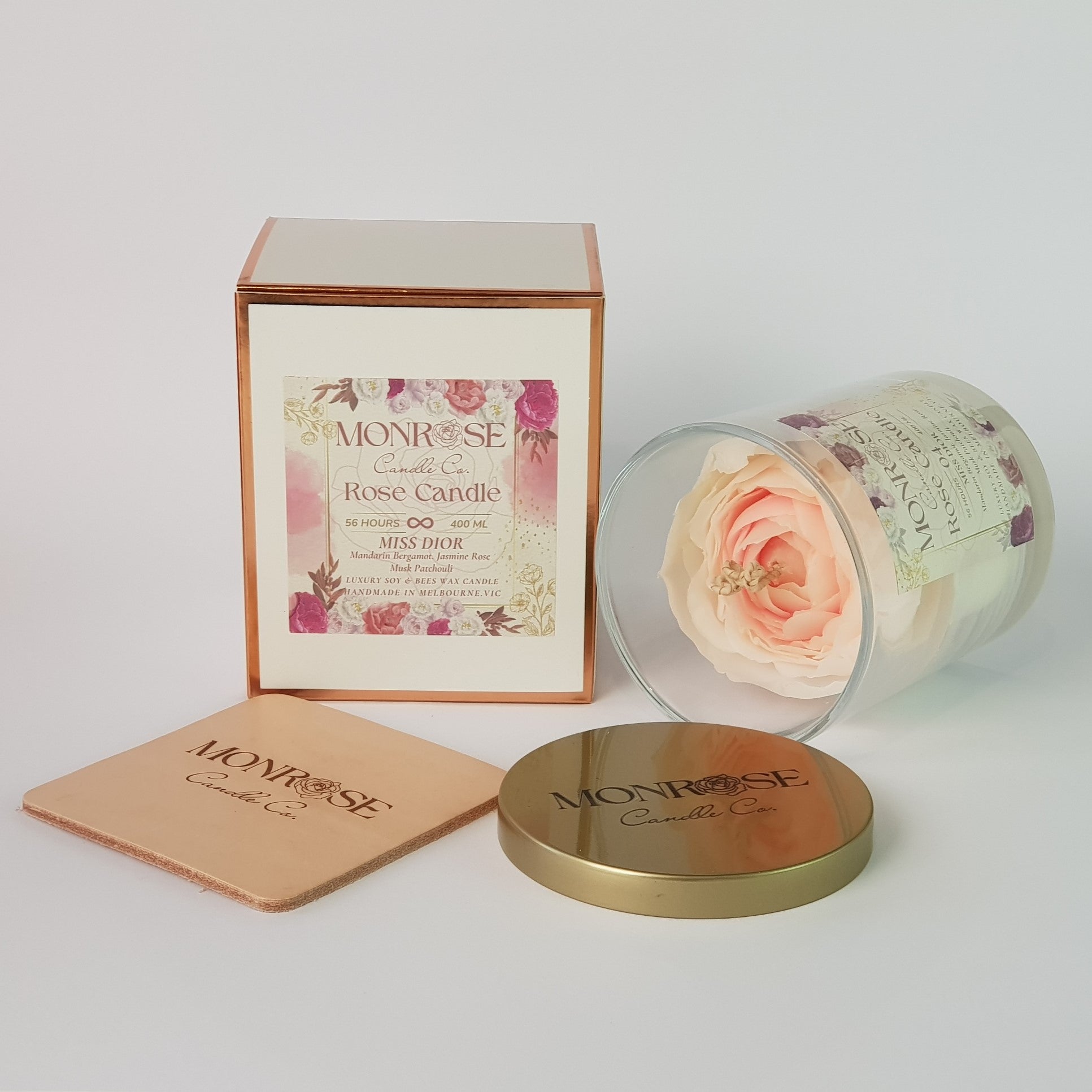 Side view of a Rose Candle No.4 in a clear jar with "Miss Dior" fragrance and a cotton wick, containing 365 grams of bees & soy wax and offering 56 hours of burn time.