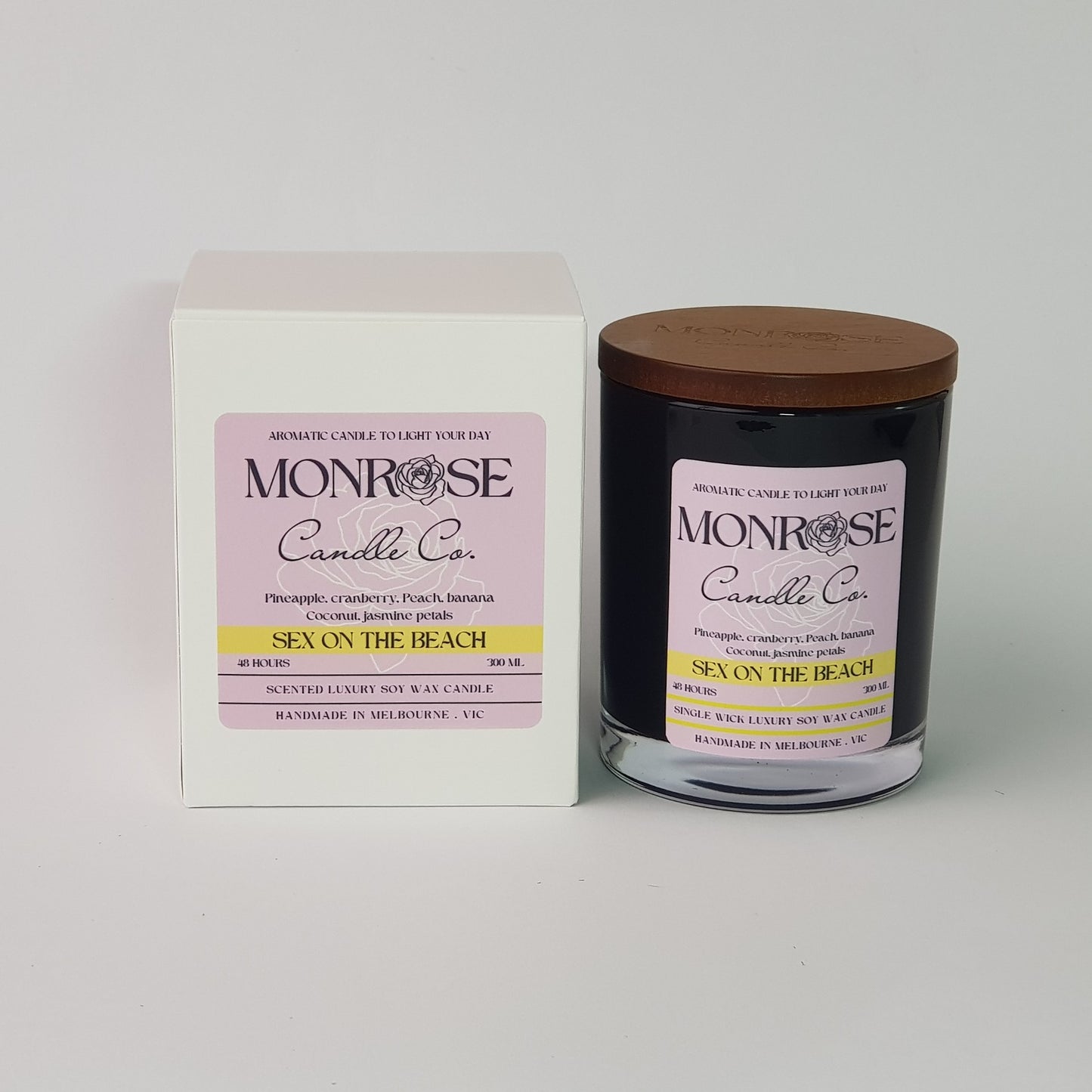 Front view of a black jar candle with "Sex on the beach" fragrance and double cotton wick, containing 265 grams of soy wax and offering 48 hours of burn time.