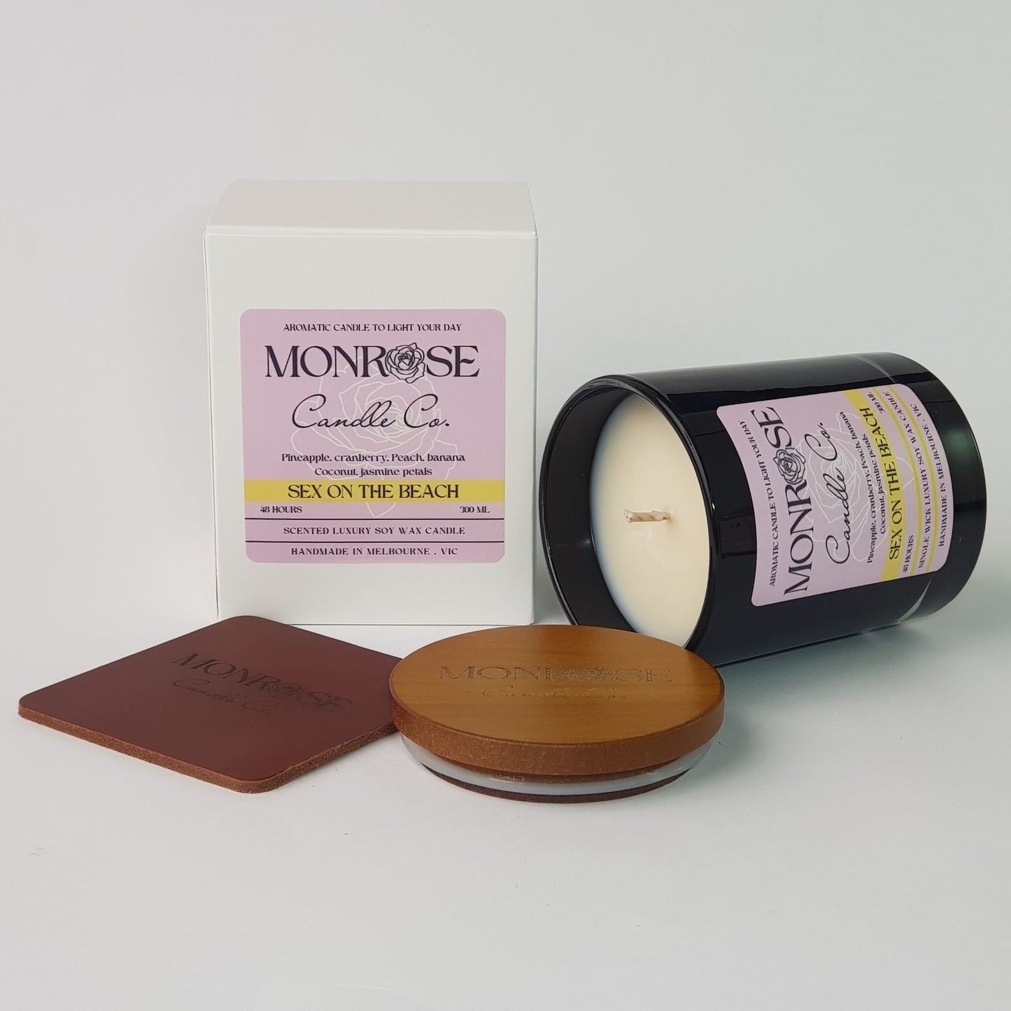 Front view of a black jar candle with "Sex on the beach" fragrance and a cotton wick, containing 265 grams of soy wax and offering 48 hours of burn time.