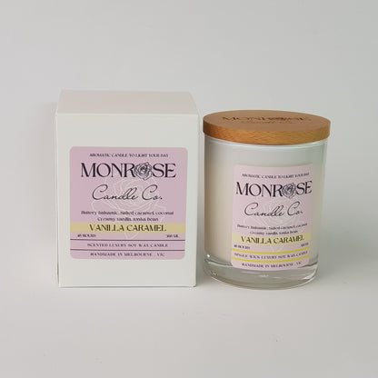 Front view of a white jar candle with 'vanilla caramel" fragrance and a cotton wick, containing 265 grams of soy wax and offering 48 hours of burn time.