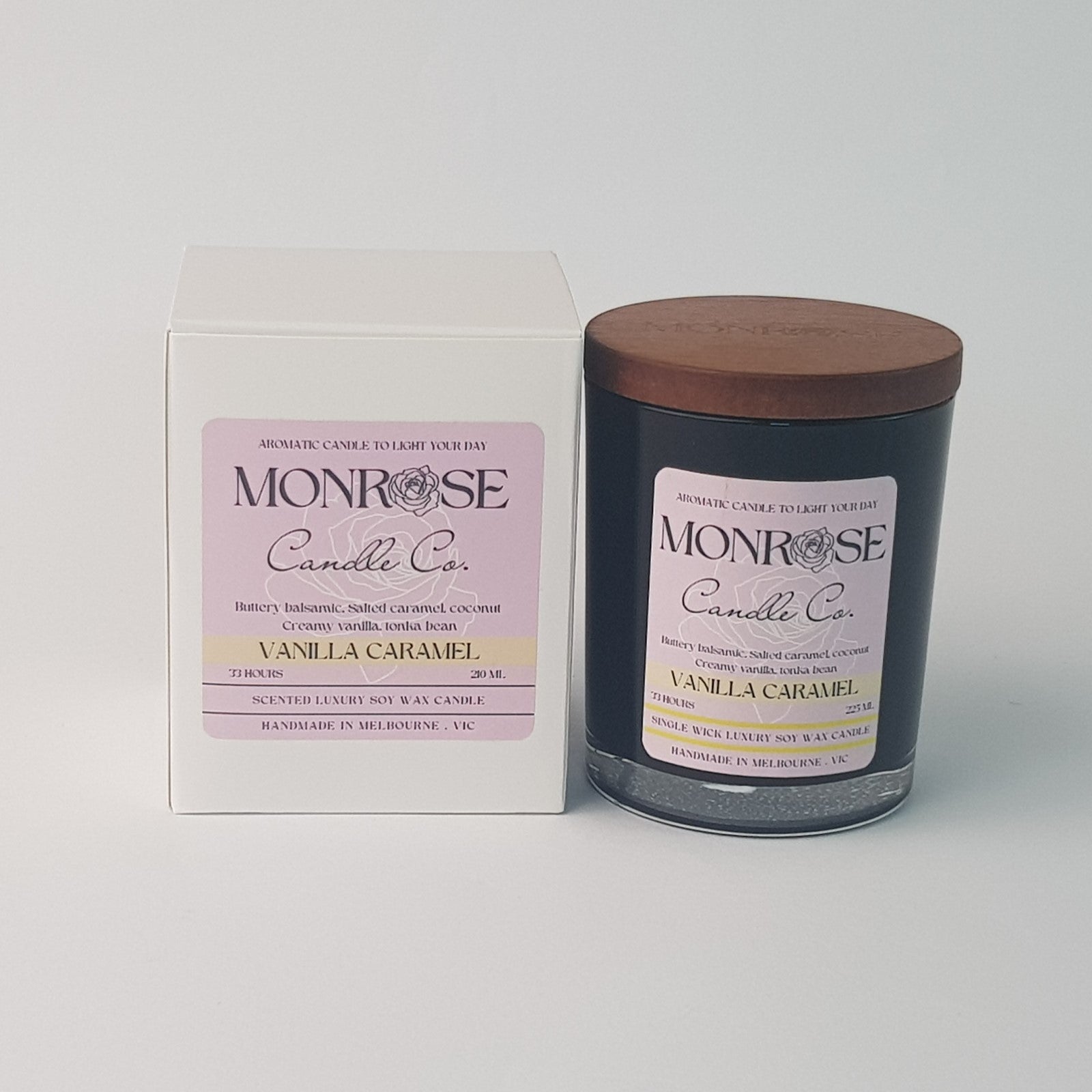 Front view of a black jar candle with "vanilla caramel" fragrance and a cotton wick, containing 185 grams of soy wax and offering 33 hours of burn time.