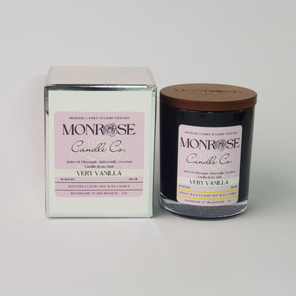 Front view of a black jar candle with the "very vanilla" fragrance and a cotton wick, containing 265 grams of soy wax and offering 48 hours of burn time.