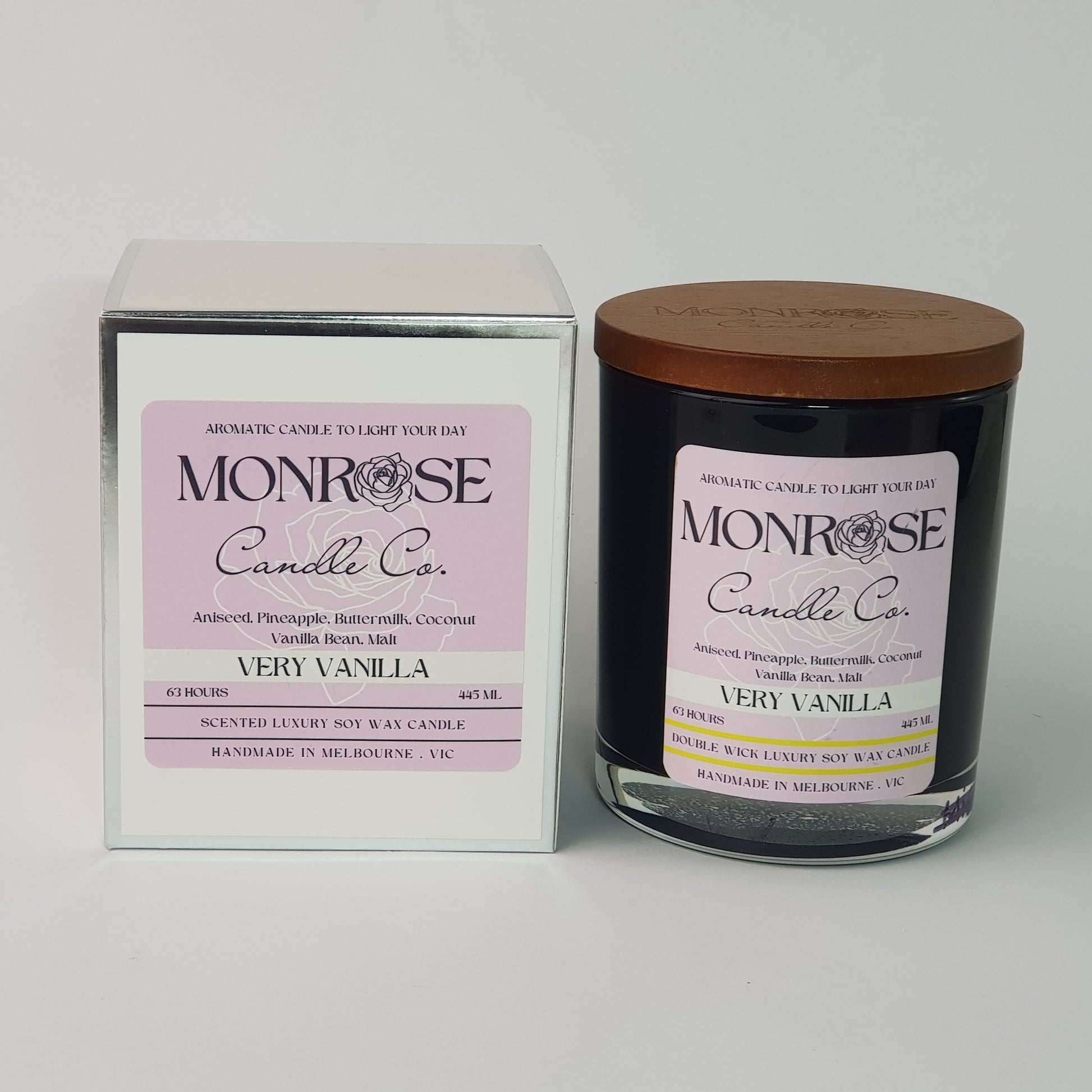 Front view of a black jar candle with the "very vanilla" fragrance and a cotton wick, containing 395 grams of soy wax and offering 63 hours of burn time.